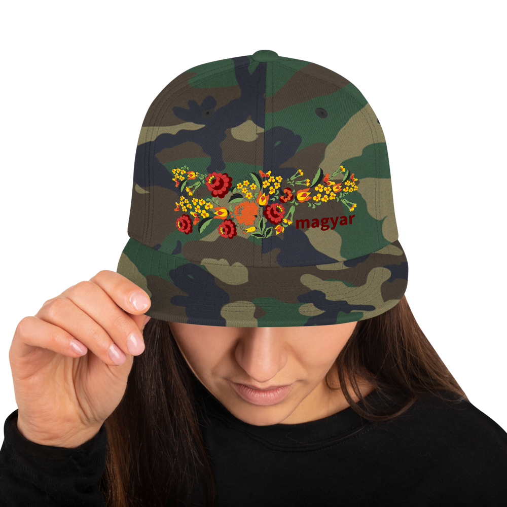 RR™ Embroidered Snapback Hat - Panna
